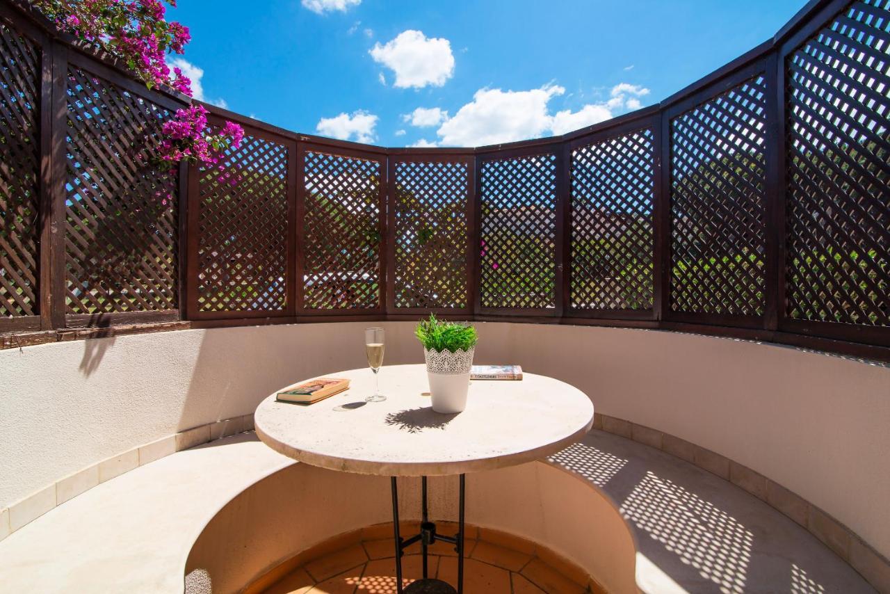 Oceans 8. Villa Almancil Exterior photo
